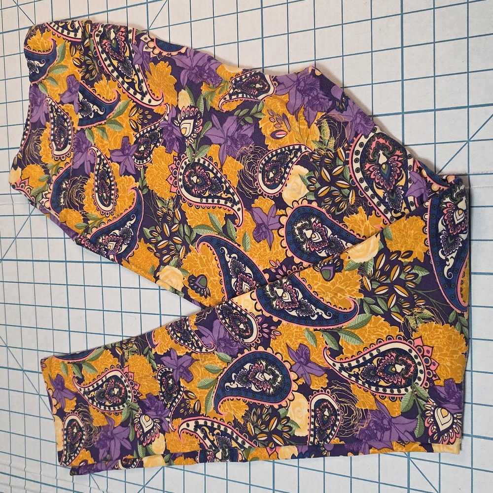 LulaRoe Leggings T&C ONE SIZE Preloved, Purple Orchid & Paisley